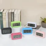 Dijital Alarmlı Masa Saati, Işıklı Termometre Takvimli ve Pilli Masa Üstü Çalar Saat