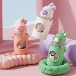 Tavşan Kulaklı Figürlü Çocuk Termosu - Pipetli, Askılı ve Isı Yalıtımlı Su Matarası