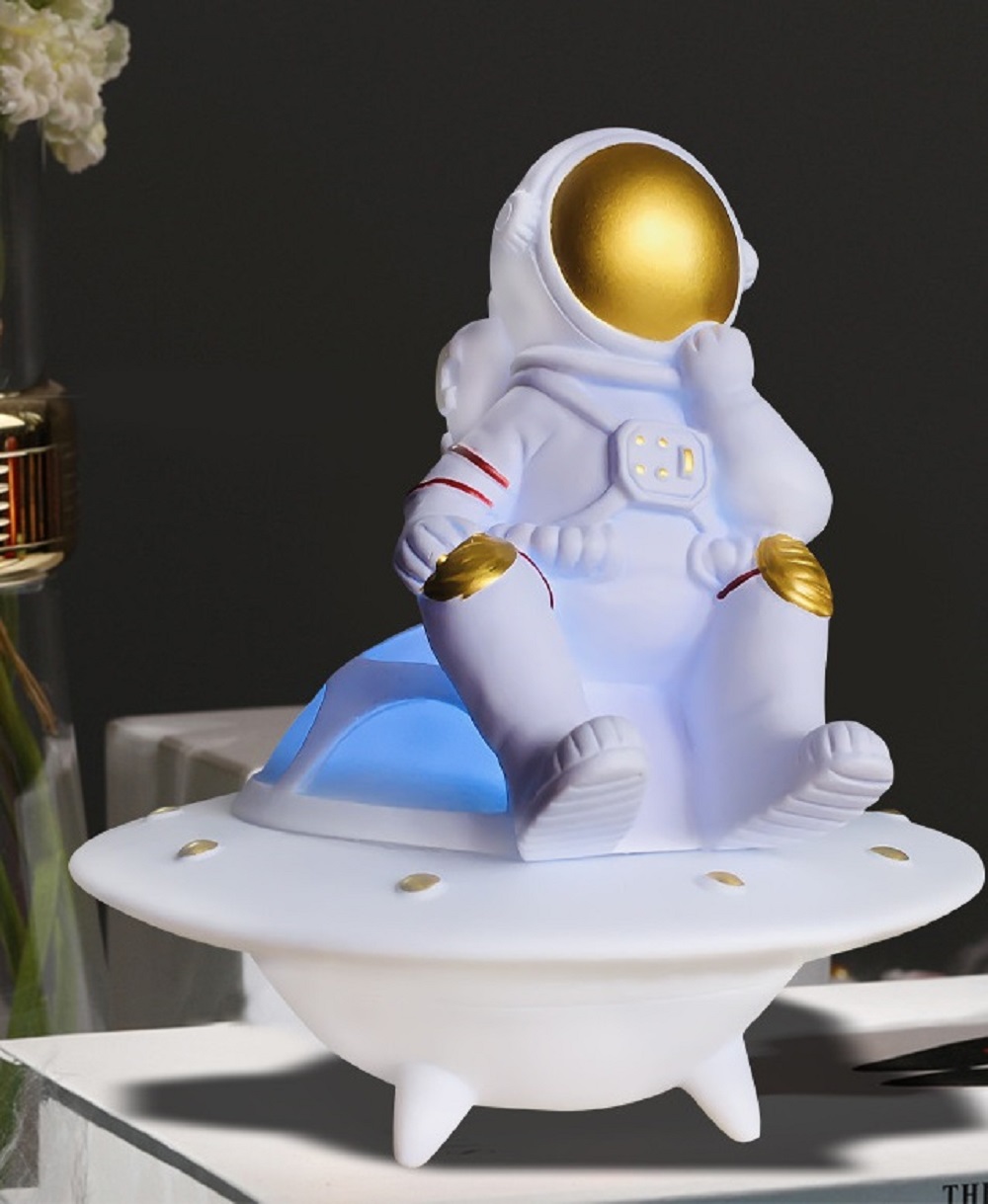 astronot-müzik-kutusu-lamba-altın- Astranot Masa Lambası Ve Müzik Kutusu - Görsel 1