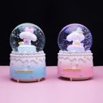 Cinnamoroll Büyük Boy Kar Küresi Işıklı, Müzikli, Püskürtmeli, 16 cm