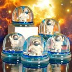 Astronot Mini Sulu Kalemlik, Kar küresi Efektli Dekoratif Masaüstü Aksesuarı, 8 cm