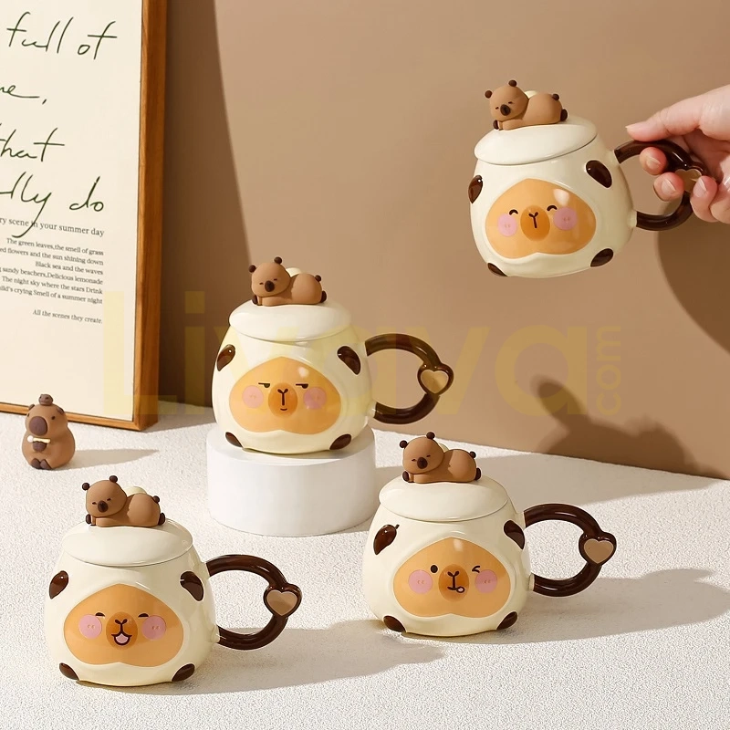 capybara-kalpli-seramik-kupa Kapaklı ve Kalp Kulplu Capybara Figürlü Seramik Kupa Bardak - Görsel 1