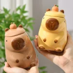 Portakallı Capybara Kapaklı Seramik Kupa, 3D Taşarım Hediyelik Mug