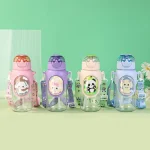 Sevimli Hayvan Figürlü Çocuk Su Matarası - Ayarlanabilir Askılı, Pipetli ve Sızdırmaz Şeffaf Suluk