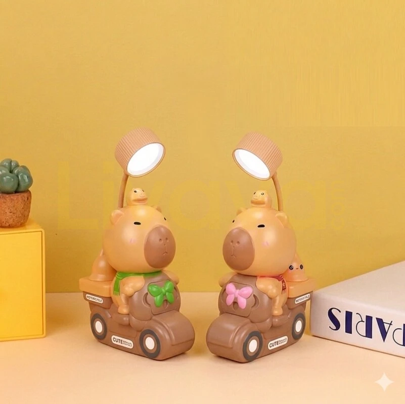 motorlu-capybara-lamba-kalemlik Motorcu Capybara Taşarım Masa Lambası - Kalemtraılı Ve Kalemlikli Gece Lambası - Görsel 1